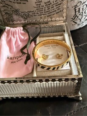 kate spade ♠️ New York Gold and Black Enamel Bracelet & Pretzel 🥨 Earrings Set